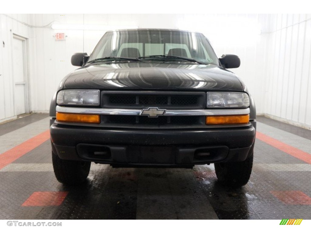 2002 S10 LS Extended Cab 4x4 - Onyx Black / Graphite photo #4