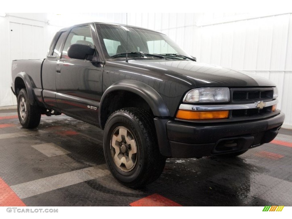 2002 S10 LS Extended Cab 4x4 - Onyx Black / Graphite photo #5