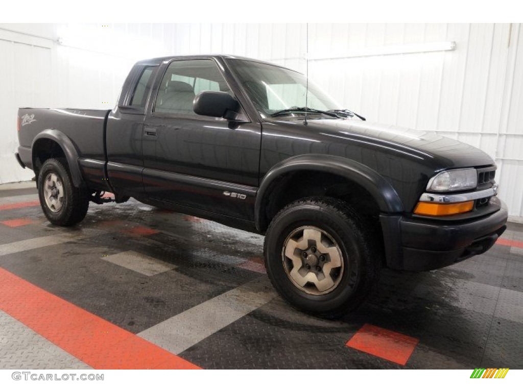 2002 S10 LS Extended Cab 4x4 - Onyx Black / Graphite photo #6