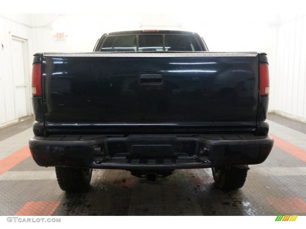 2002 S10 LS Extended Cab 4x4 - Onyx Black / Graphite photo #9