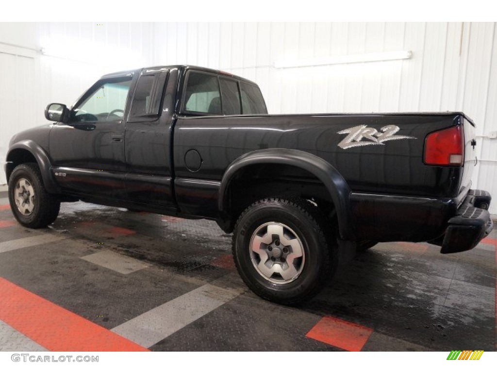 2002 S10 LS Extended Cab 4x4 - Onyx Black / Graphite photo #11