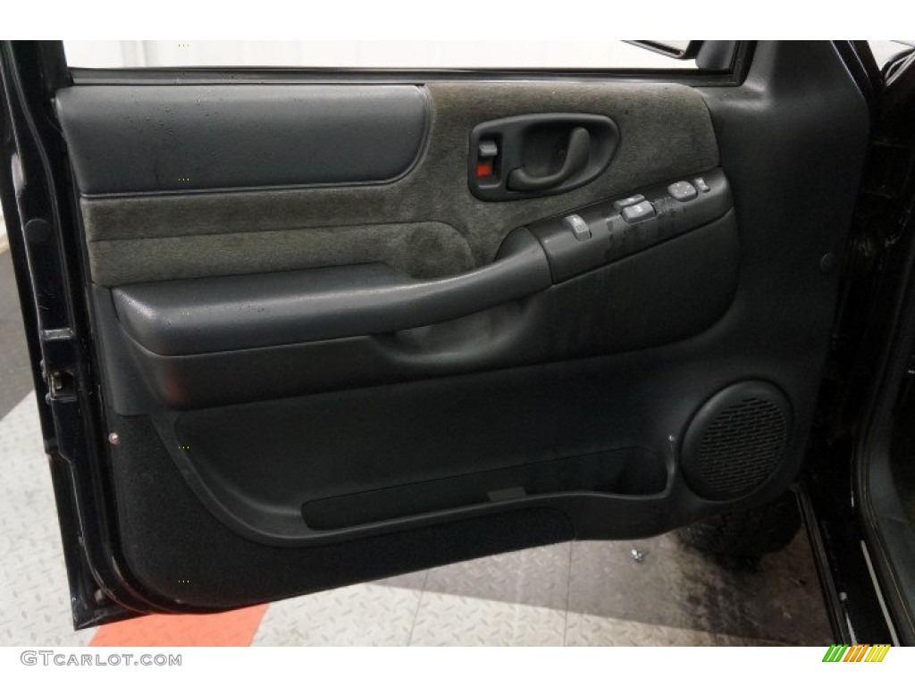 2002 S10 LS Extended Cab 4x4 - Onyx Black / Graphite photo #12