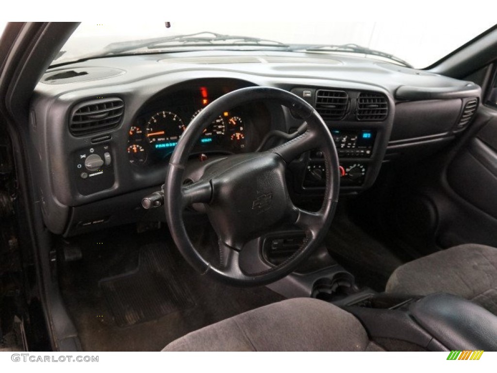 2002 S10 LS Extended Cab 4x4 - Onyx Black / Graphite photo #20