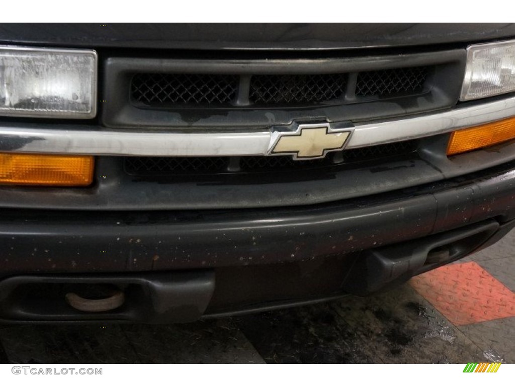 2002 S10 LS Extended Cab 4x4 - Onyx Black / Graphite photo #36