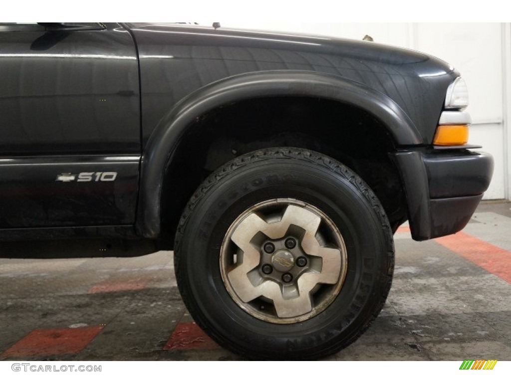 2002 S10 LS Extended Cab 4x4 - Onyx Black / Graphite photo #40