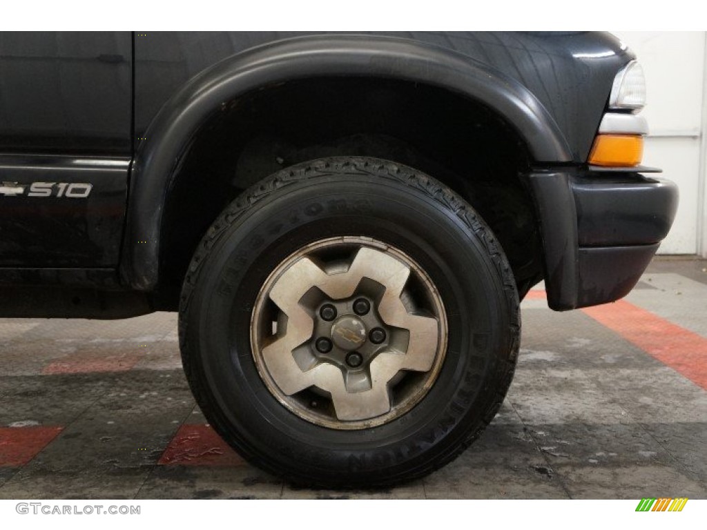 2002 S10 LS Extended Cab 4x4 - Onyx Black / Graphite photo #41