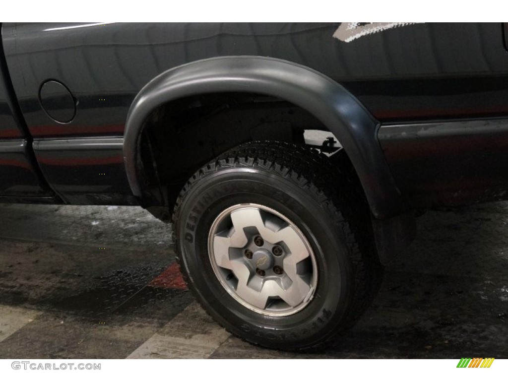 2002 S10 LS Extended Cab 4x4 - Onyx Black / Graphite photo #54