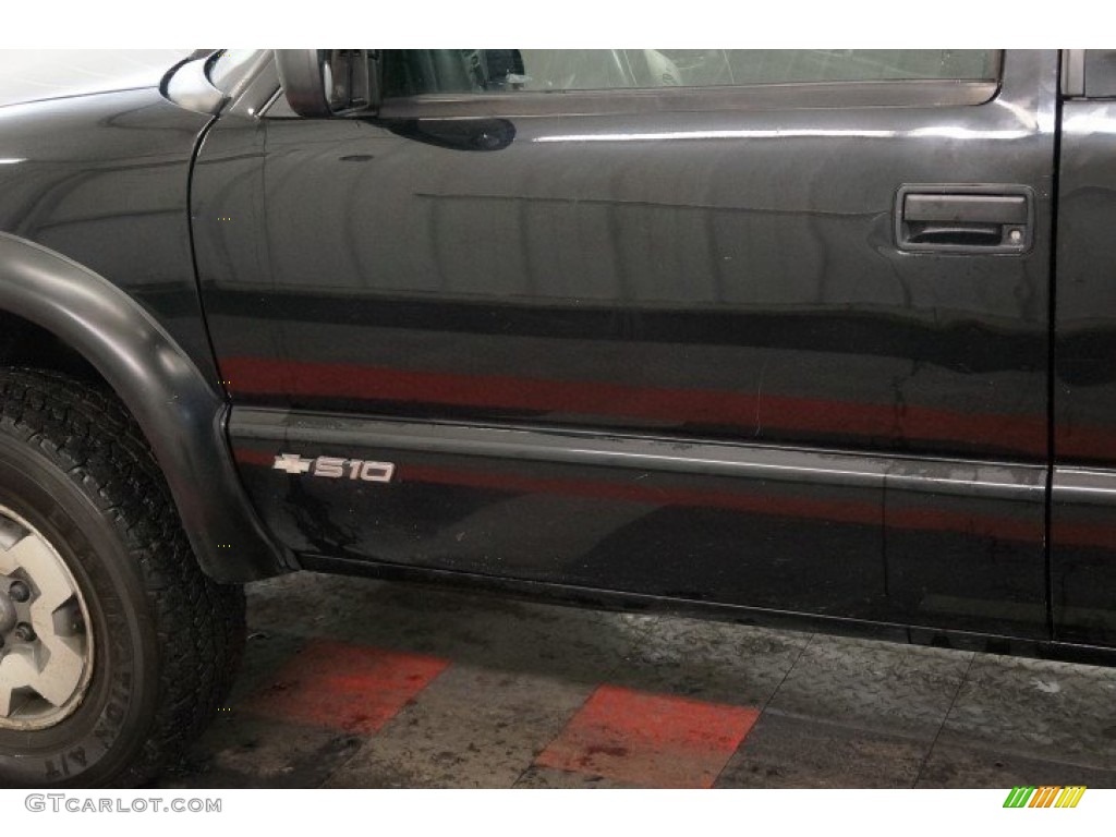 2002 S10 LS Extended Cab 4x4 - Onyx Black / Graphite photo #57
