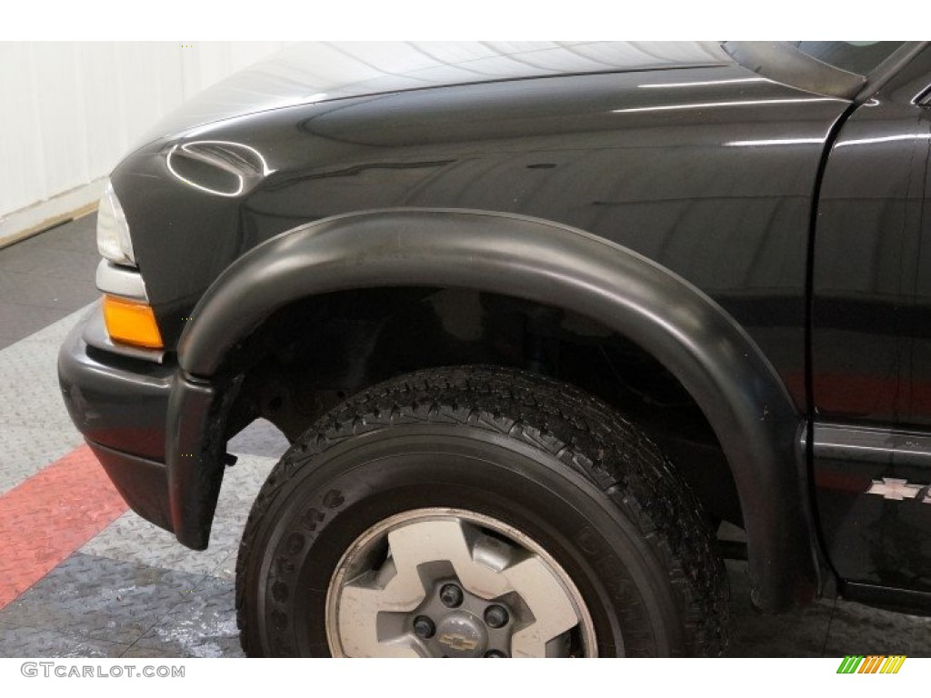 2002 S10 LS Extended Cab 4x4 - Onyx Black / Graphite photo #60