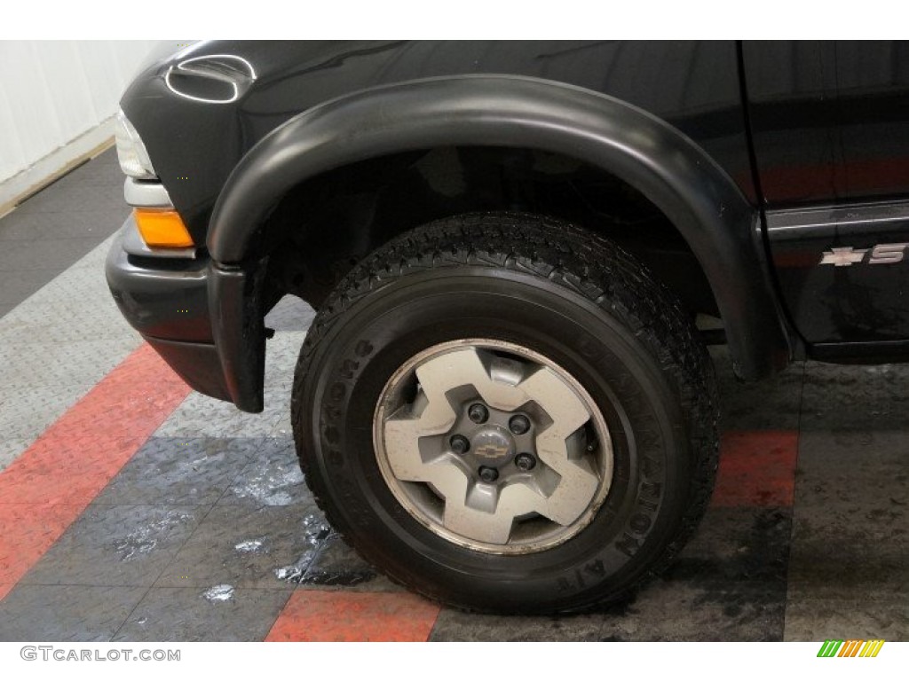 2002 S10 LS Extended Cab 4x4 - Onyx Black / Graphite photo #61