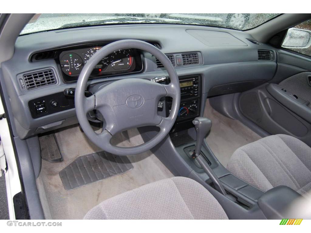 2001 Camry LE - Super White / Gray photo #8