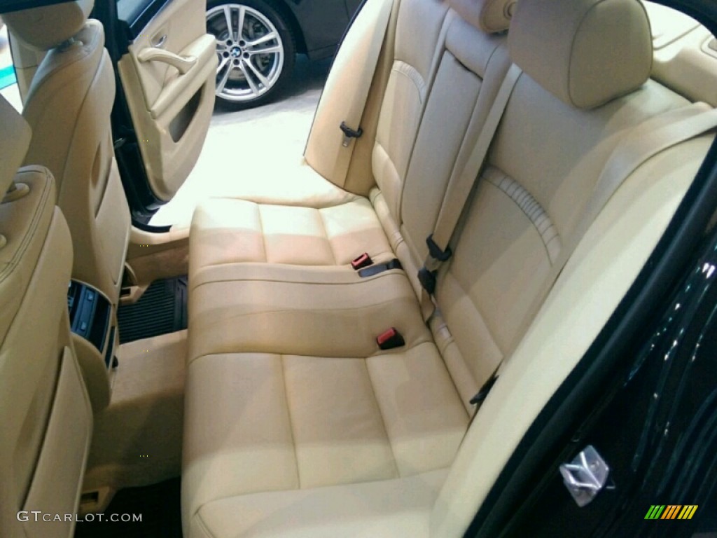 2015 BMW 5 Series 528i xDrive Sedan Rear Seat Photos