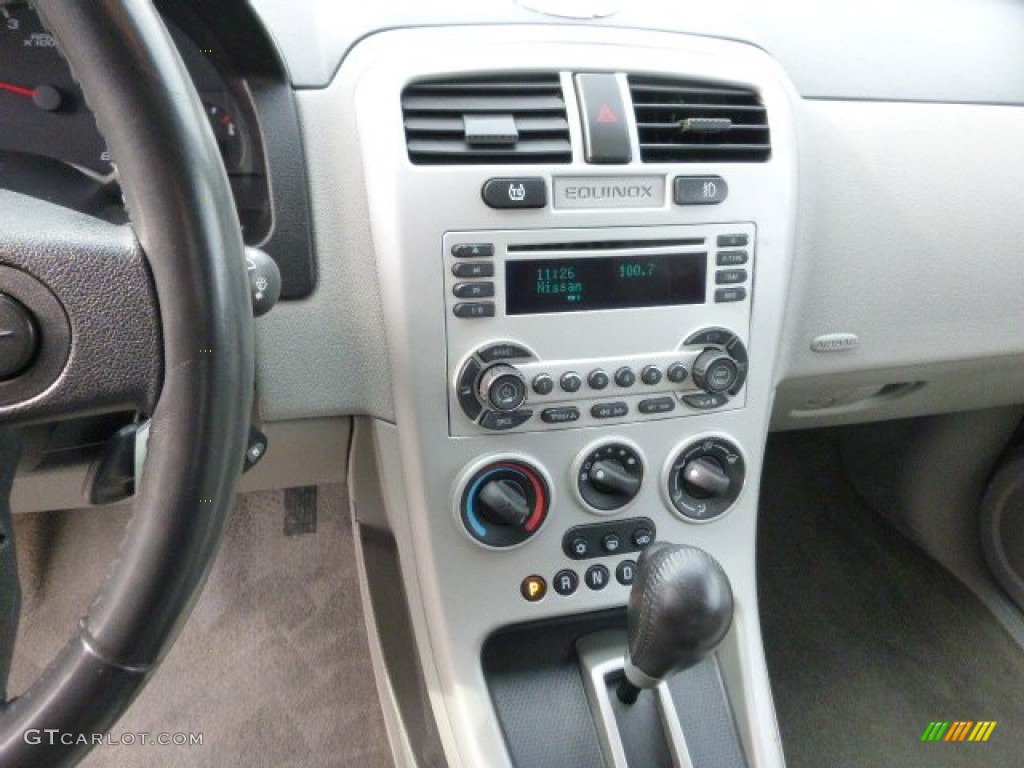 2005 Chevrolet Equinox LT Controls Photos
