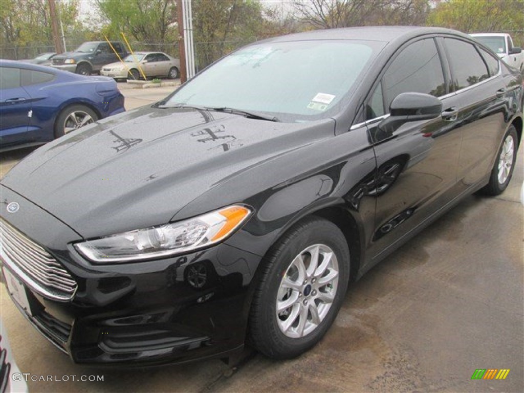2015 Fusion S - Tuxedo Black Metallic / Earth Gray photo #1