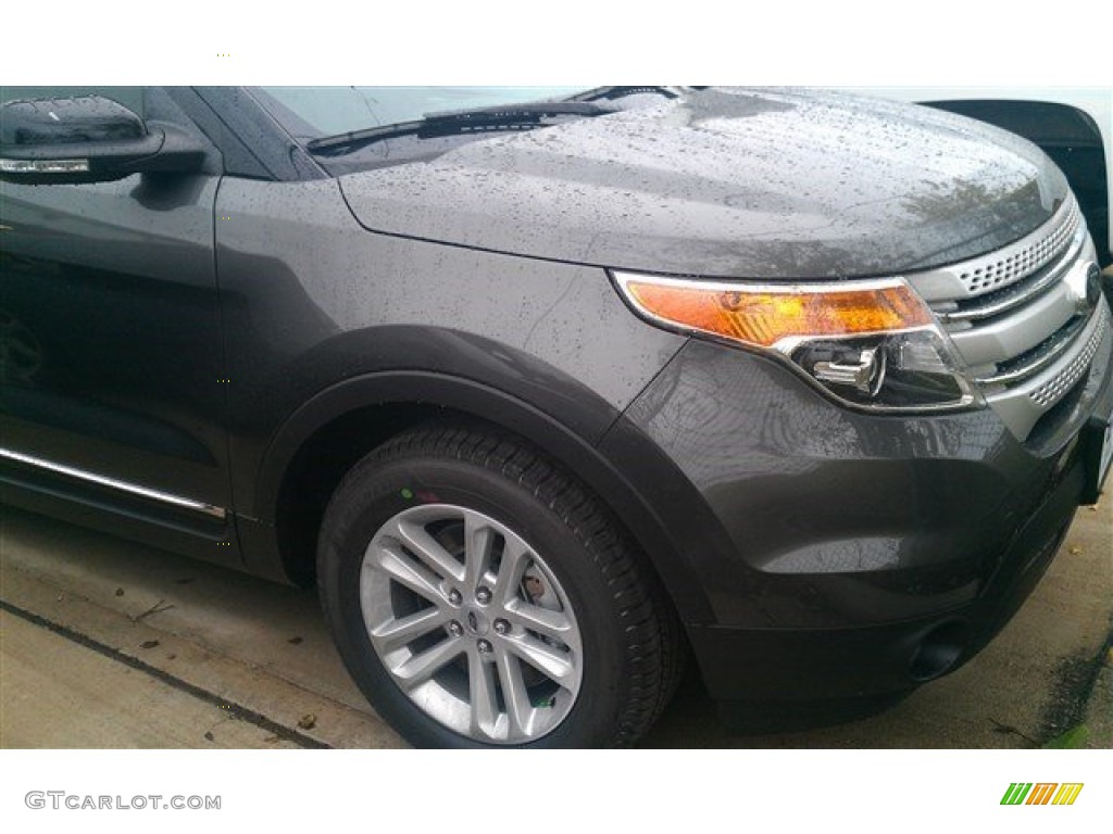 2015 Explorer XLT - Magnetic / Charcoal Black photo #2