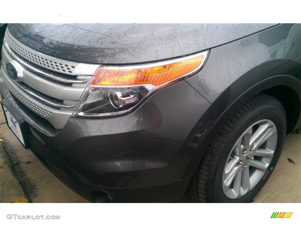 2015 Explorer XLT - Magnetic / Charcoal Black photo #4