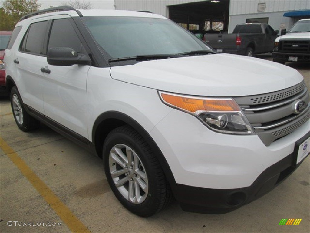 2015 Explorer FWD - Oxford White / Medium Light Stone photo #1