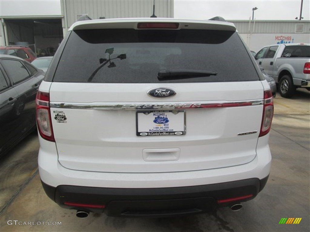 2015 Explorer FWD - Oxford White / Medium Light Stone photo #4