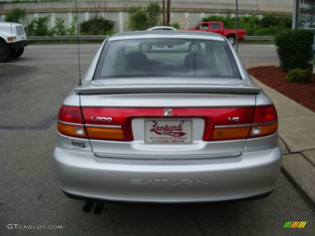 2002 L Series L300 Sedan - Bright Silver / Black photo #3
