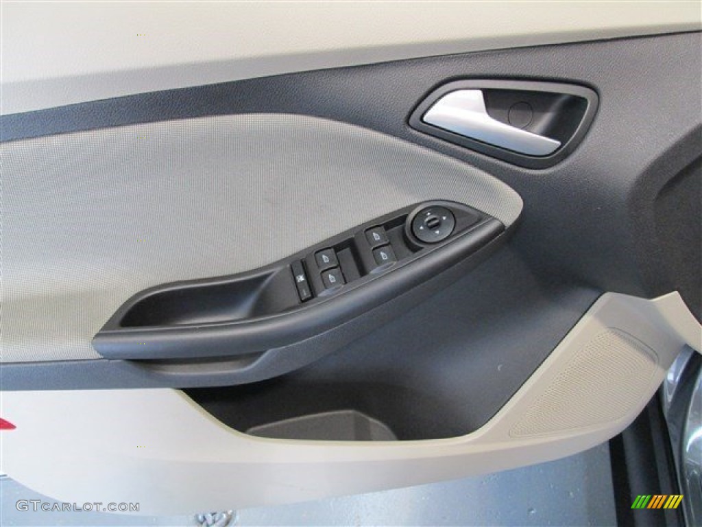 2014 Focus SE Hatchback - Sterling Gray / Medium Light Stone photo #13