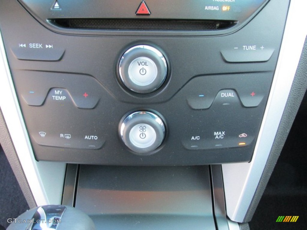 2015 Explorer XLT - Magnetic / Charcoal Black photo #30