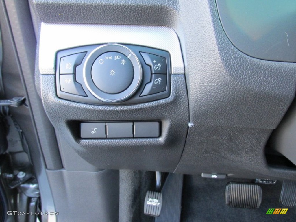 2015 Explorer XLT - Magnetic / Charcoal Black photo #34