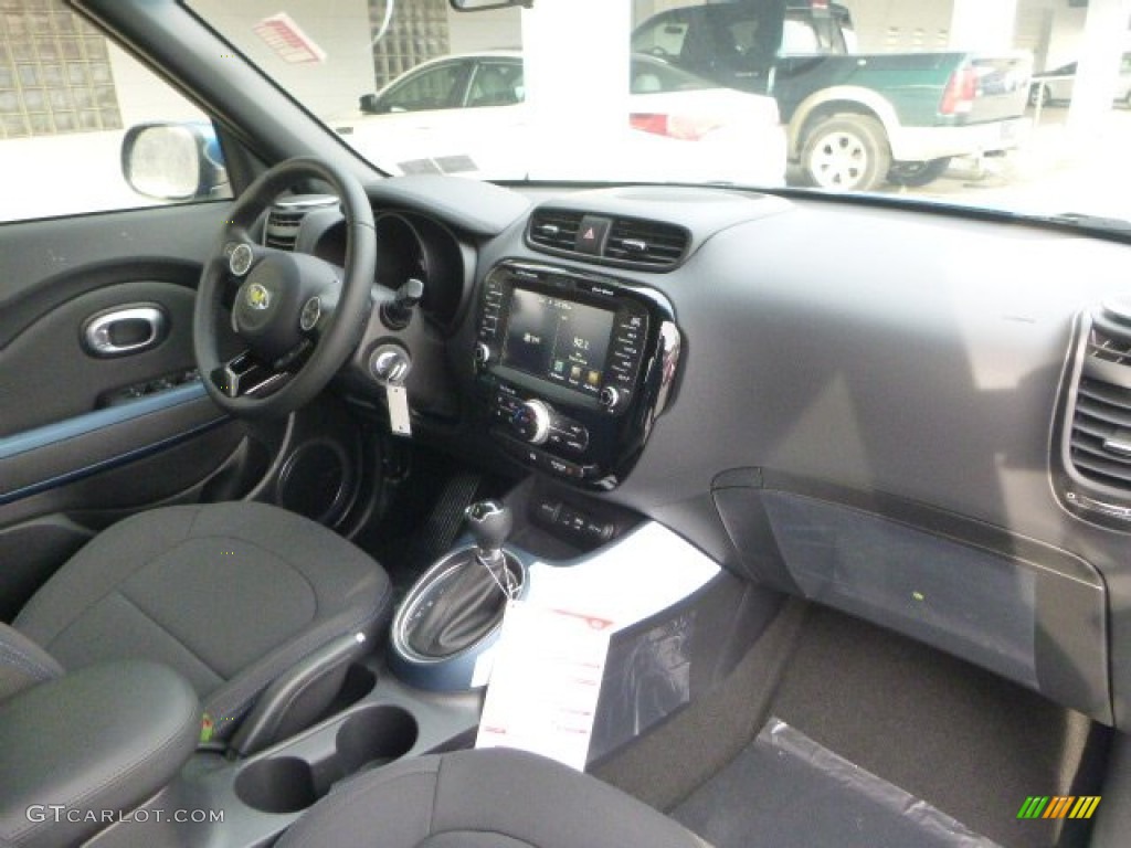 2015 Kia Soul + Black Dashboard Photo #99751413