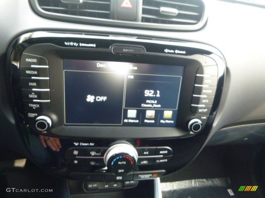 2015 Kia Soul + Controls Photo #99751578