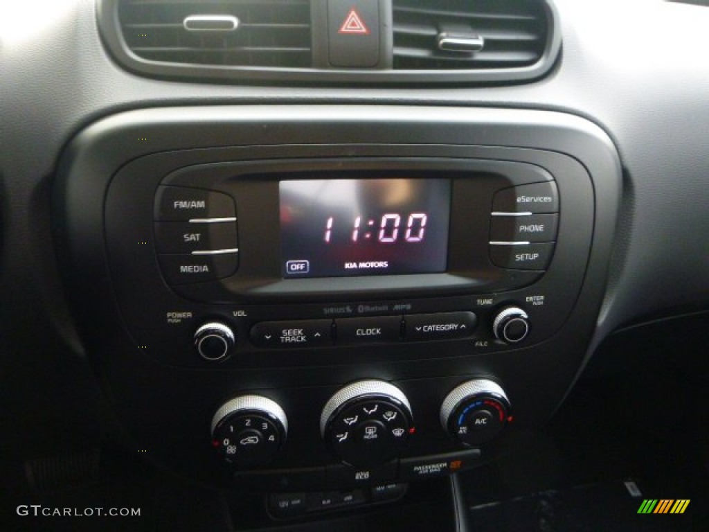 2015 Soul  - Clear White / Black photo #19