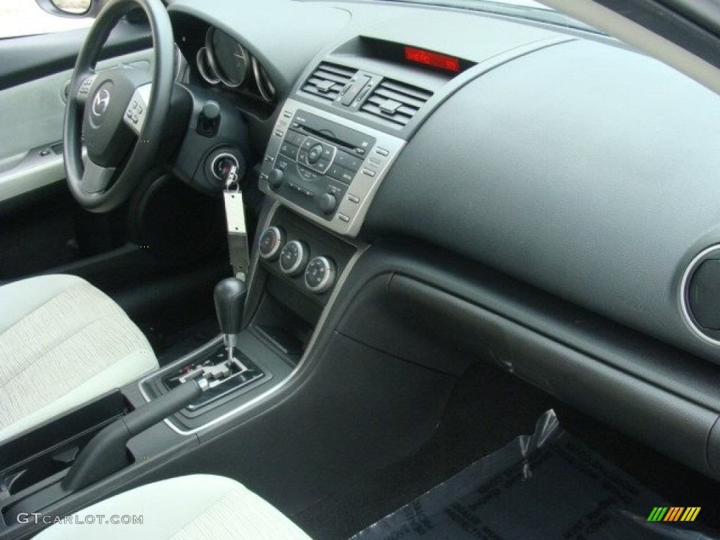 2010 MAZDA6 i Sport Sedan - Brilliant Silver Metallic / Gray photo #25