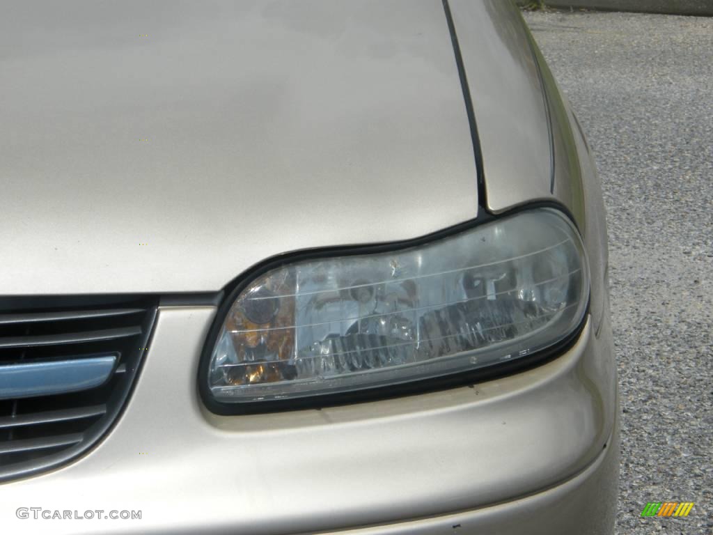 2002 Malibu Sedan - Light Driftwood Metallic / Neutral photo #9