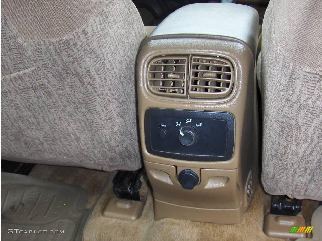 2002 TrailBlazer LS - Victory Red / Medium Oak photo #9