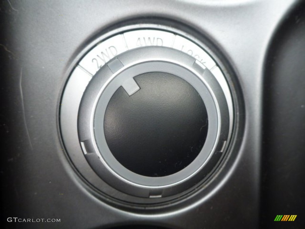 2010 Outlander SE 4WD - Graphite Gray Pearl / Black photo #22