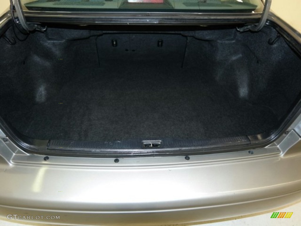 2001 Toyota Camry LE V6 Trunk Photo #99762015