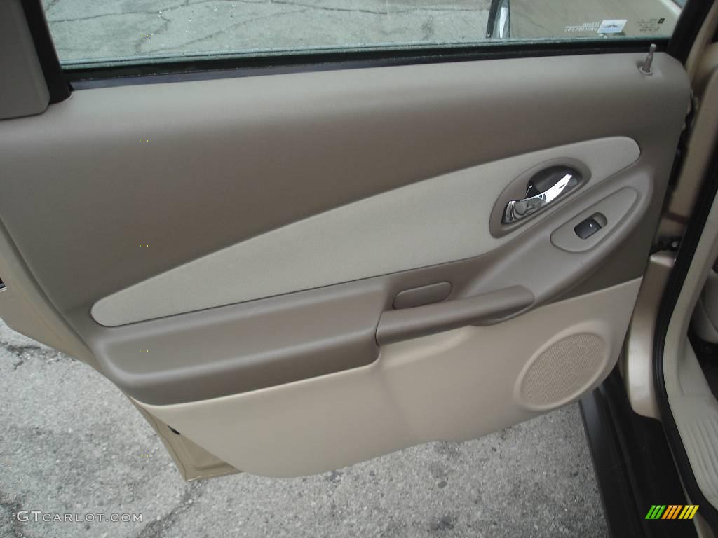 2005 Malibu Maxx LS Wagon - Light Driftwood Metallic / Neutral Beige photo #10