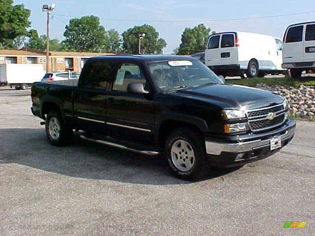 2006 Silverado 1500 Z71 Crew Cab 4x4 - Black / Dark Charcoal photo #3