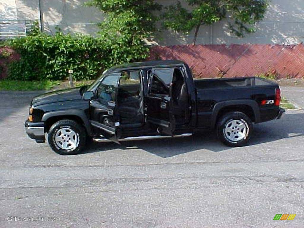 2006 Silverado 1500 Z71 Crew Cab 4x4 - Black / Dark Charcoal photo #12