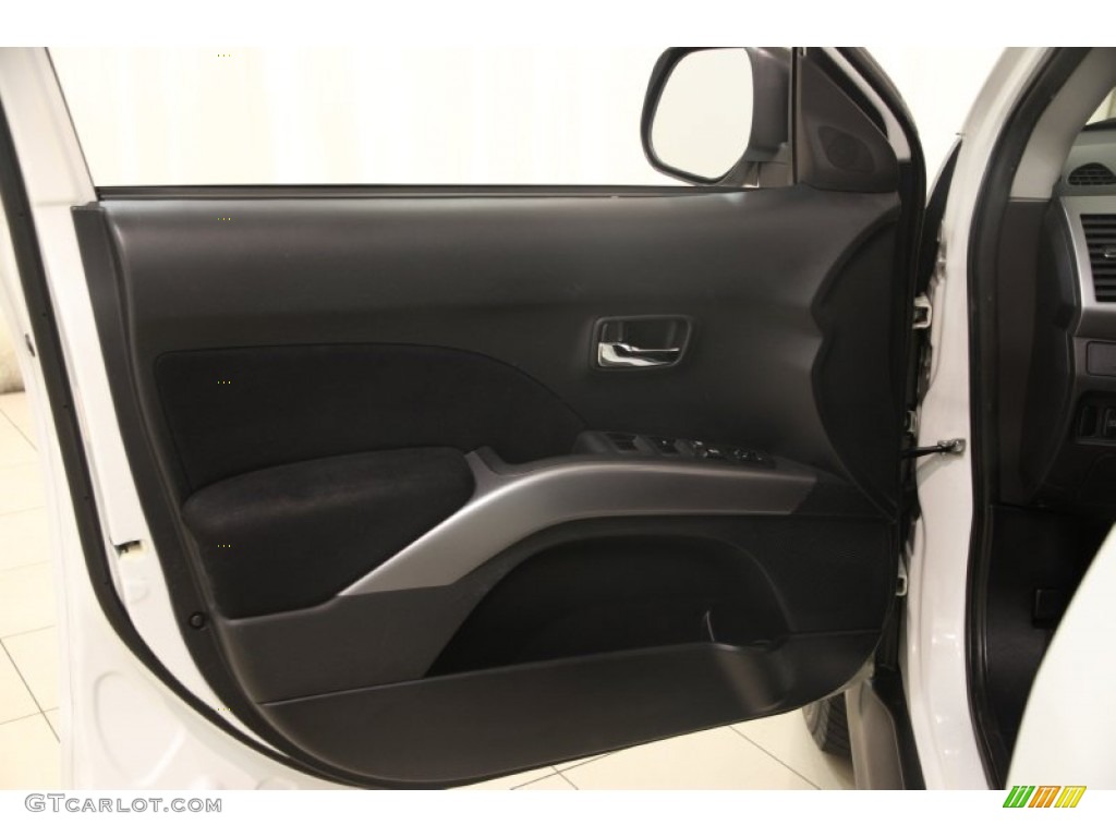 2009 Outlander ES 4WD - Diamond White Pearl / Black photo #4