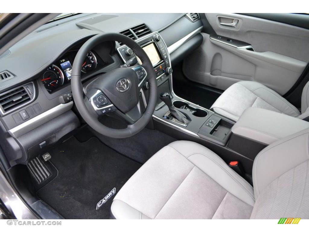 Ash Interior 2015 Toyota Camry XSE V6 Photo #99770849