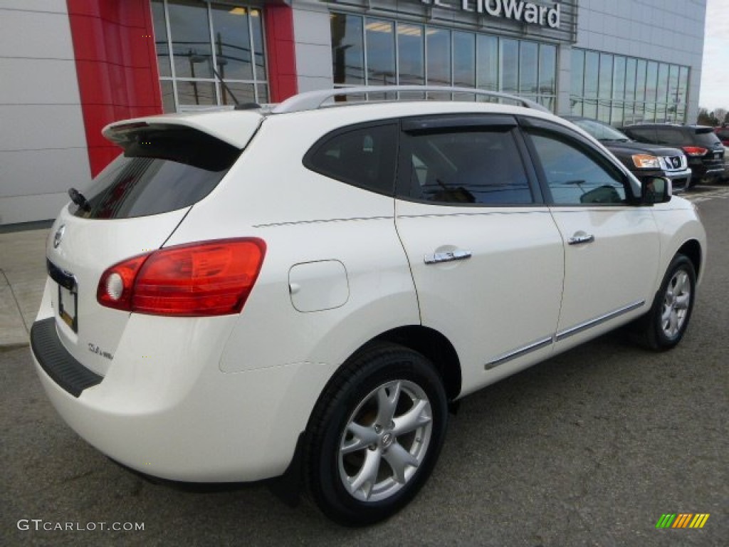 2011 Rogue SV AWD - Pearl White / Gray photo #3
