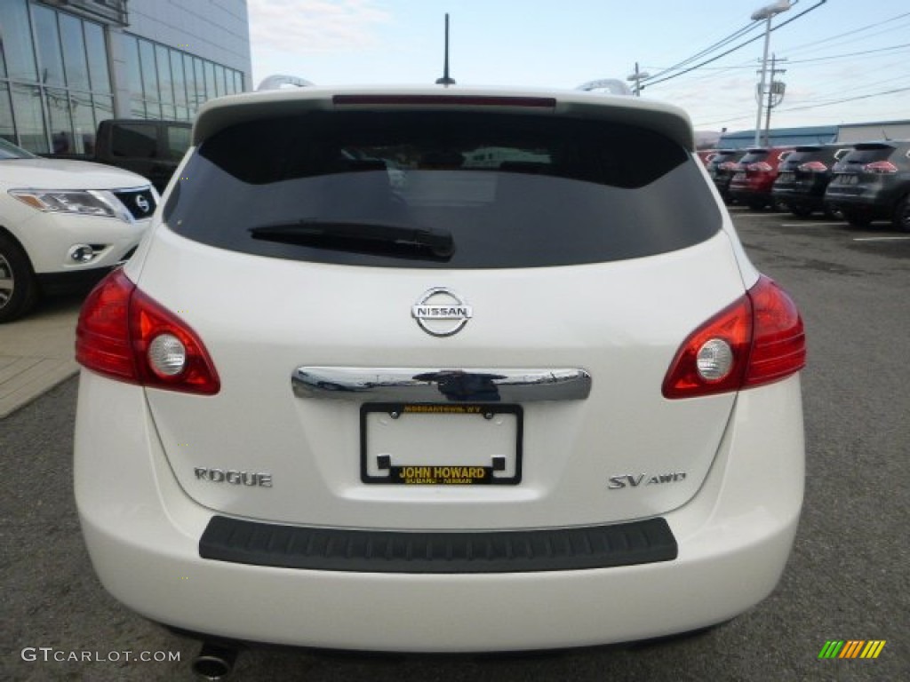 2011 Rogue SV AWD - Pearl White / Gray photo #4