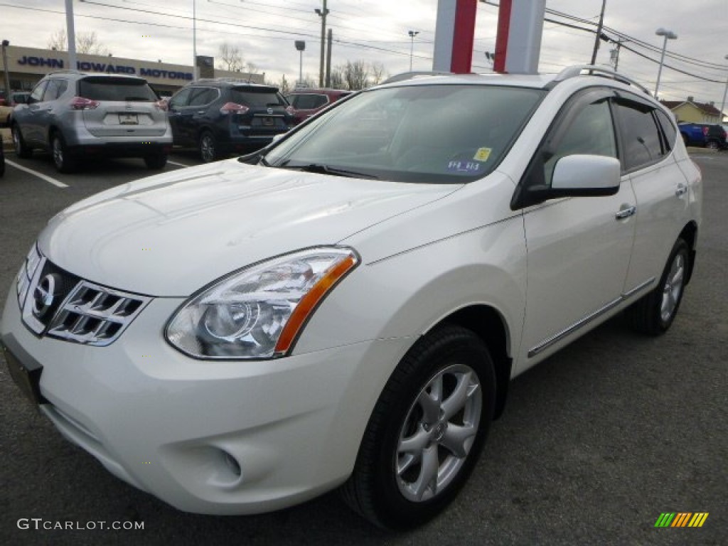 2011 Rogue SV AWD - Pearl White / Gray photo #7