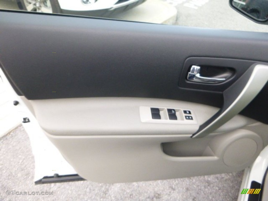 2011 Rogue SV AWD - Pearl White / Gray photo #16