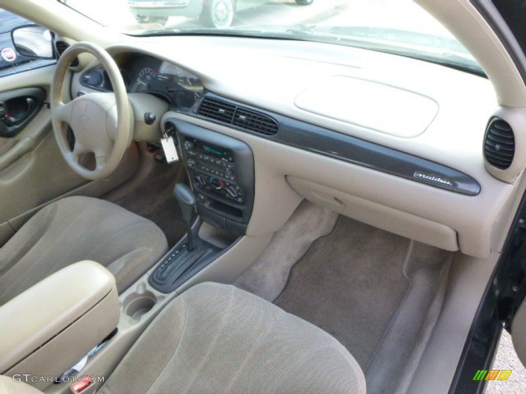 Neutral Interior 2002 Chevrolet Malibu Sedan Photo #99787046