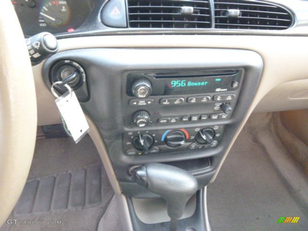 2002 Malibu Sedan - Forest Green Metallic / Neutral photo #18