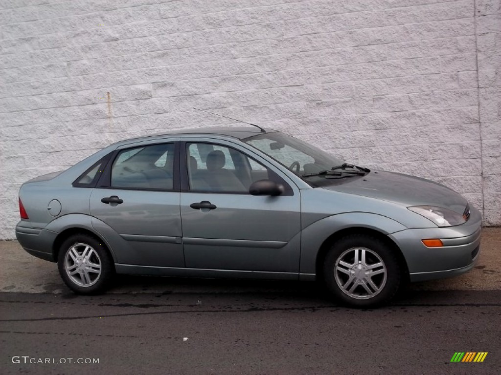 2003 Focus SE Sedan - Light Tundra Metallic / Medium Parchment photo #2