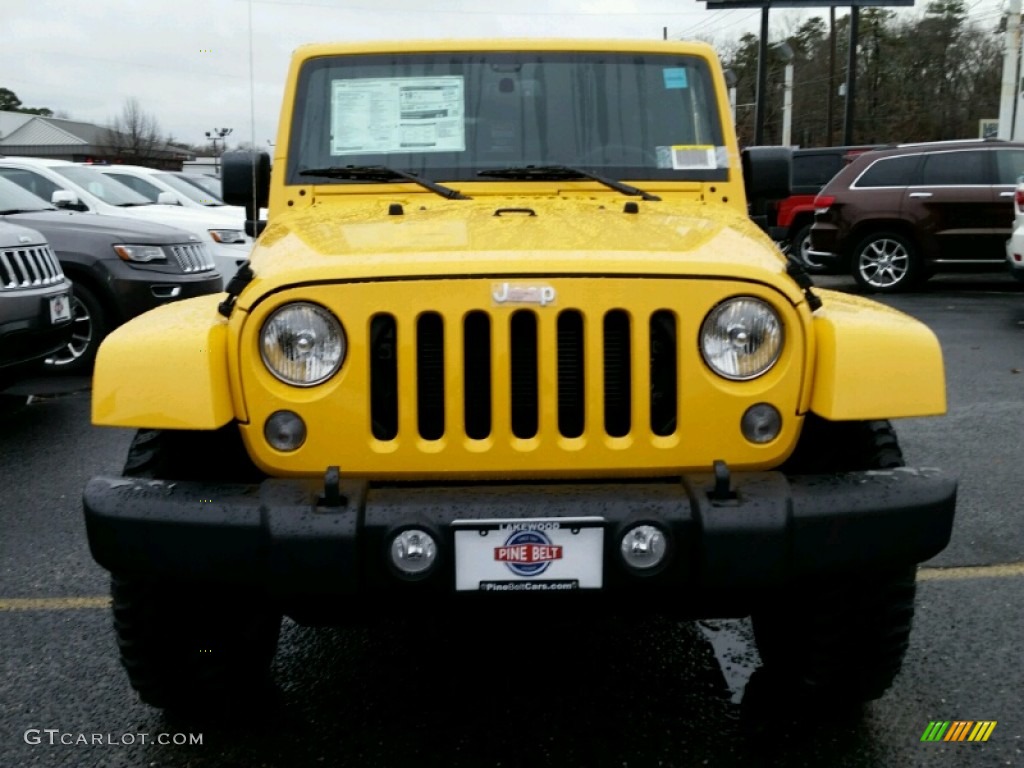 2015 Wrangler Unlimited Rubicon 4x4 - Baja Yellow / Black photo #2