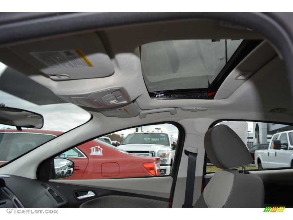 2014 Focus SE Sedan - Race Red / Medium Light Stone photo #12