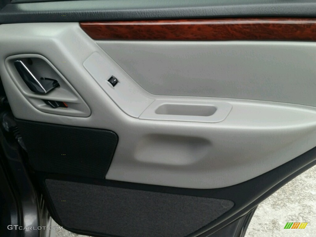 2004 Grand Cherokee Overland 4x4 - Graphite Metallic / Dark Slate Gray photo #13