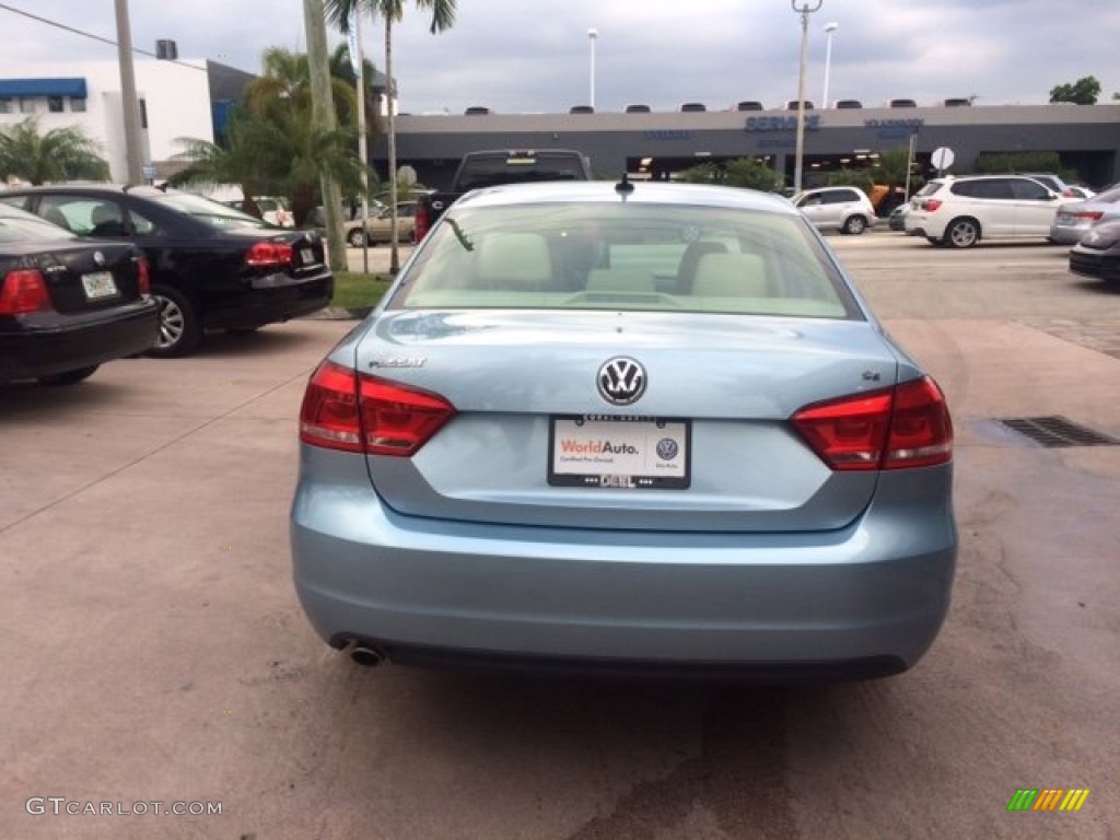 2012 Passat 2.5L SE - Glacier Blue Metallic / Cornsilk Beige photo #4